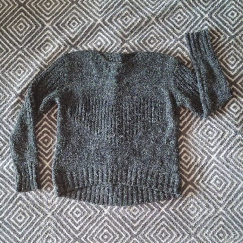 ROXY Women's Black-Grey Knit Crew Neck Sweater with Heart Pattern